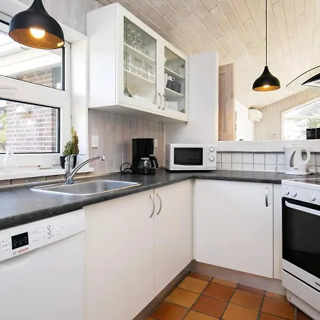 Five-bedroom Holiday In Blavand 23
