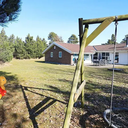 Five-bedroom Holiday In Blavand 23